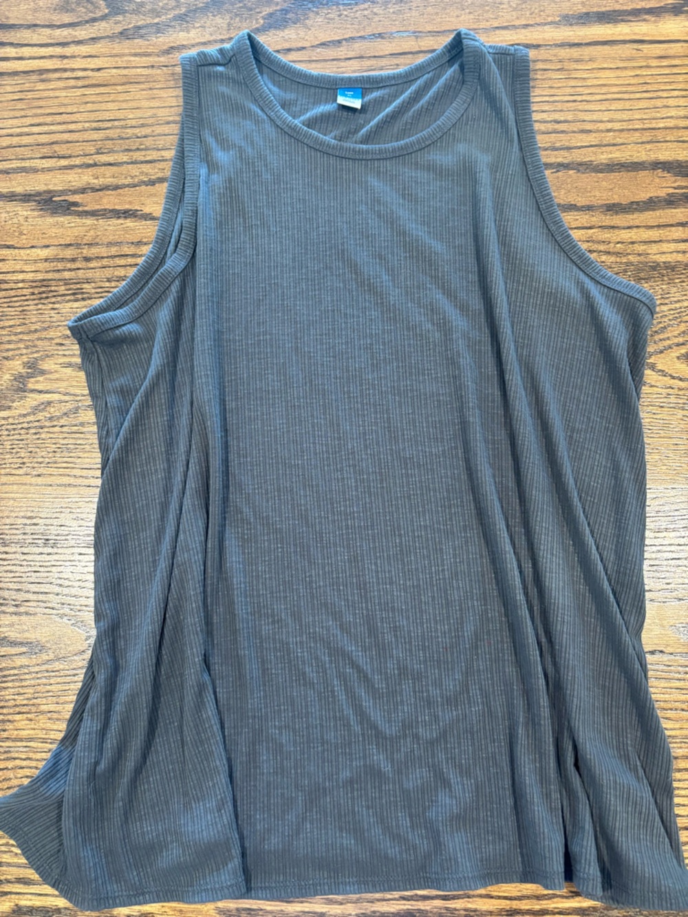 Old Navy Ribbed Scoop Neck Tank in Charcoal Gray